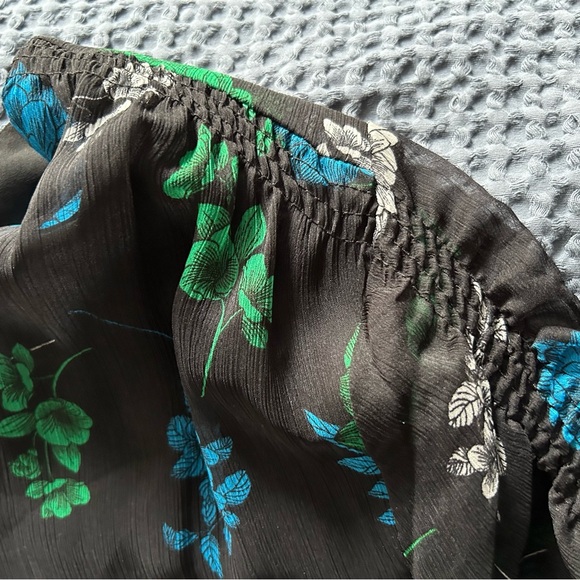 Black Floral Vince Camuto Blouse. Sheer top, with attached shell underneath. - Picture 4 of 7